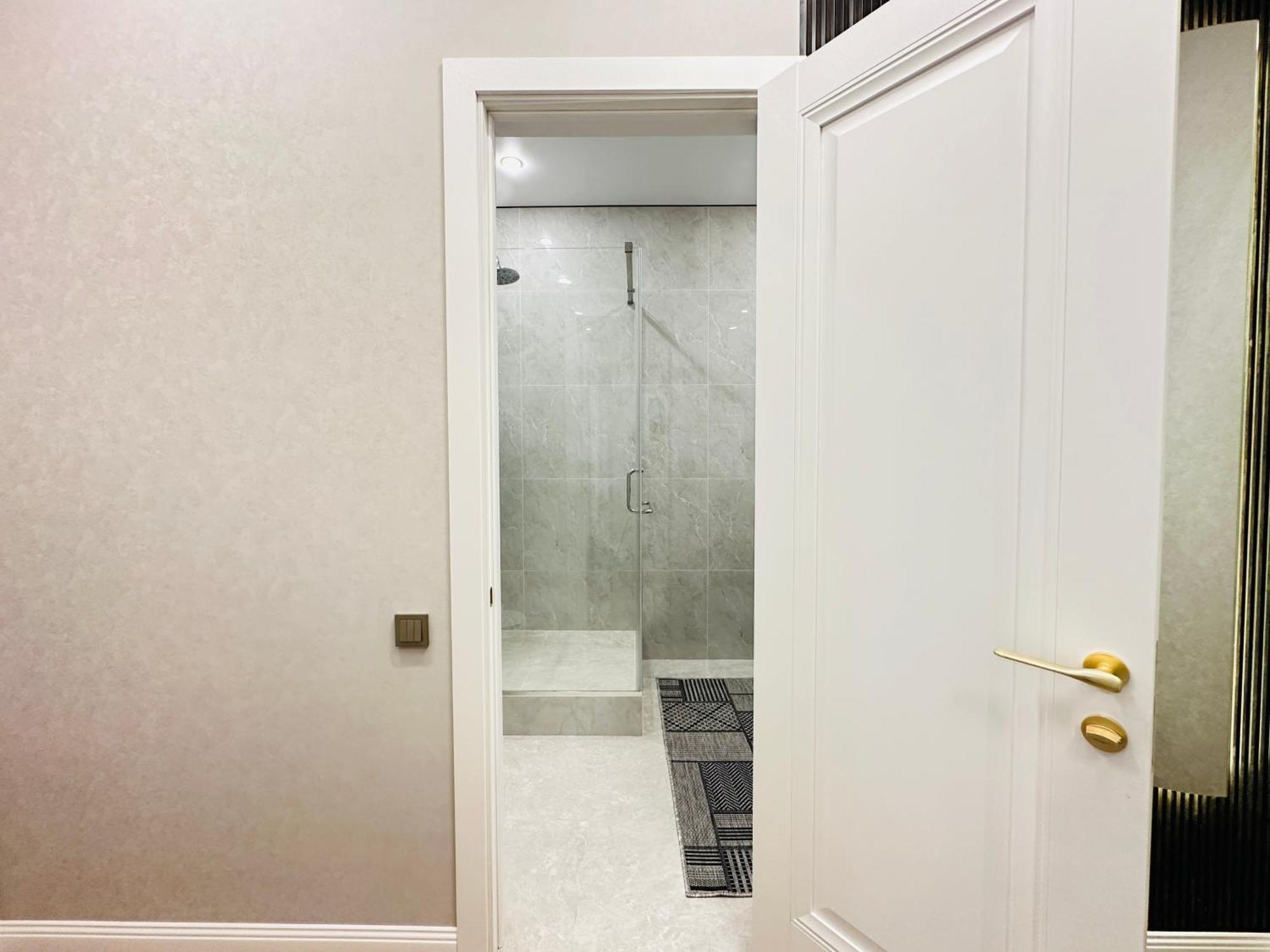 Meridian Apartment *